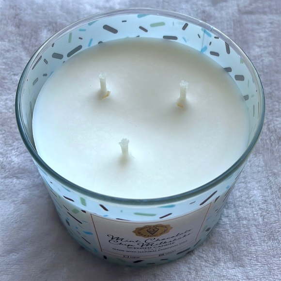 Bath & Body Works Mint Chocolate Chip Milkshake Candle - Picture 2 of 3